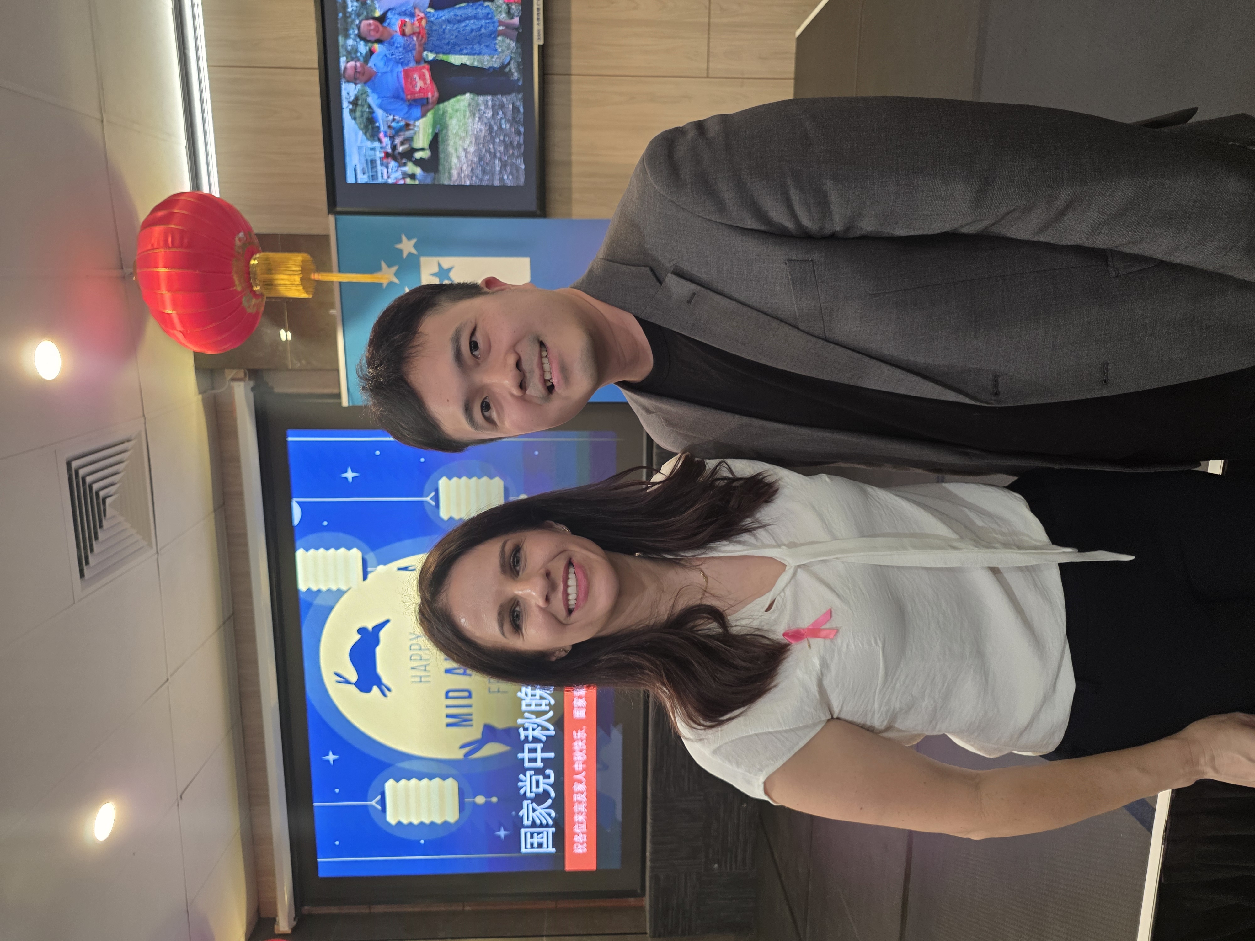 Dr Howard Long standing with the Minister of Education of New Zealand at a Chinese community Mid-Autumn Festival event.